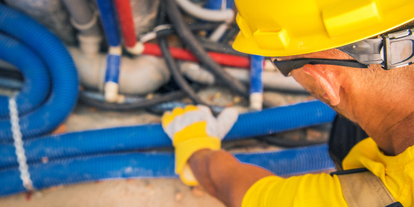 Electricistas Industriales · Instaladores Alta / Baja Tensión Mediona · Revisión y mantenimiento de cuadros eléctricos y sistemas de control